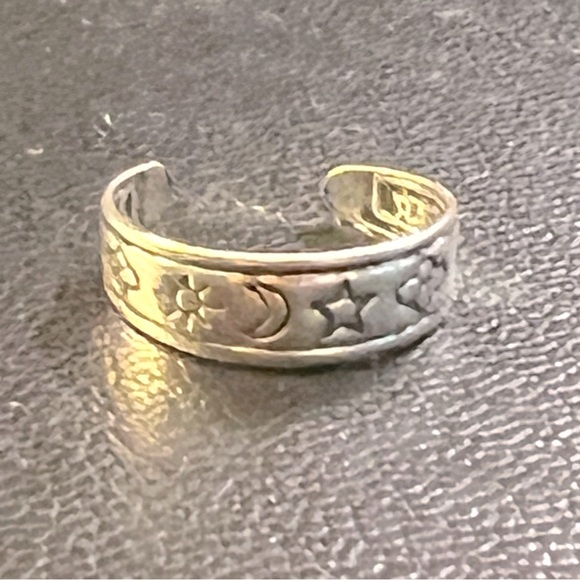 Jewelry - Polished Silver Engraved Band Ring